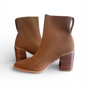 Steven By Steve Madden cognac Nara Ribbed stacked Heeled ankle Boots 8.5